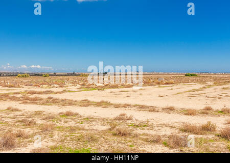 Felsformationen, Höhlen und alten Felszeichnungen im Nationalpark Gobustan, Aserbaidschan. Stockfoto