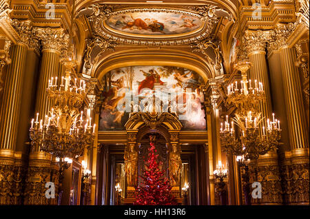 PARIS ist am 22. Dezember eine Innenansicht der Opera de Paris, Palais Garnier, am 22. Dezember 2012 in Paris gezeigt. Gebaut wurde es von 1861 bis 1875 für th Stockfoto
