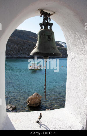 Glocke der Kirche in St. Pauls Bay Lindos auf Rhodos Stockfoto