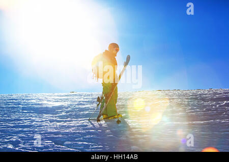 Granada, Spanien. 13. Januar, hält 2017.Kevin Blanc professionelle Freeride Skifahrer am oberen Rand der Sierra Nevada in Spanien. Stockfoto