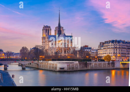 Kathedrale von Notre Dame de Paris bei Sonnenuntergang, Frankreich Stockfoto