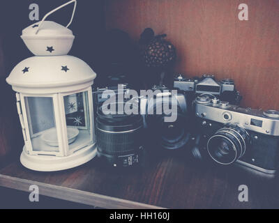 Kamera und Objektive, Verlegung auf Holz Hintergrund Stockfoto