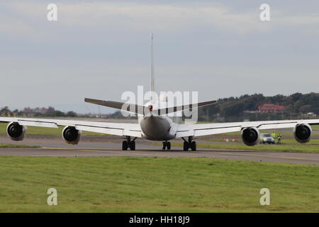 164386, eine Boeing E-6 b von der United States Navy, fährt vom Flughafen Prestwick in Ayrshire. Stockfoto