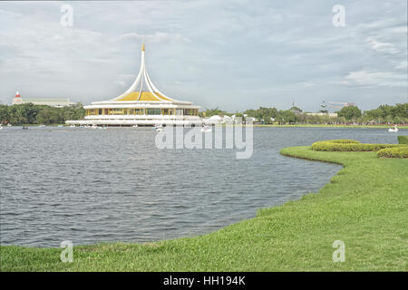 Ratchamongkol Hall in öffentlichen Suanluang RAMA IX Park Bangkok, Thailand Stockfoto