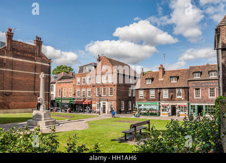 High Street im Stadtzentrum von Rochester, Kent, Südostengland Stockfoto