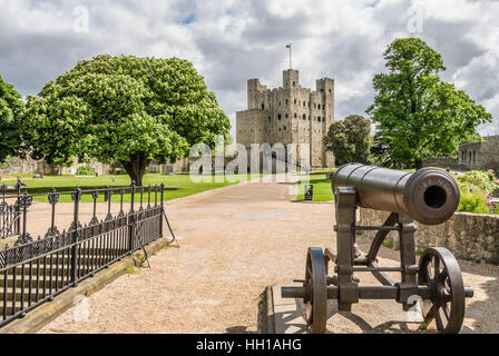 Rochester Castle am Ostufer des River Medway, Rochester, Kent, England Stockfoto