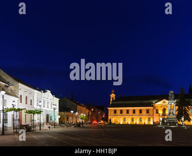 Esztergom (Gran): Marktplatz Szechenyi ter mit dem Rathaus (rechts), Komarom-Esztergom, Ungarn Stockfoto