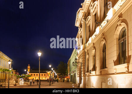 Esztergom (Gran): Marktplatz Szechenyi ter mit dem Rathaus (hinten), Komarom-Esztergom, Ungarn Stockfoto