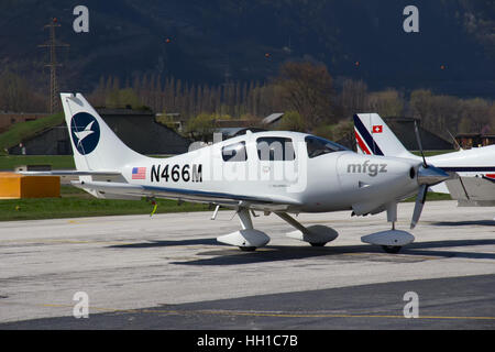 SION, Schweiz - März 30: Columbia-400 Vorbereitung für den Abflug am 30. März 2012 in Sion, Schweiz. Sion ist einer der Flughäfen busines Stockfoto