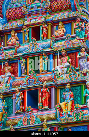 Fragment der Dekorationen der Hindu-Tempel Sri Mariamman in Singapur Stockfoto