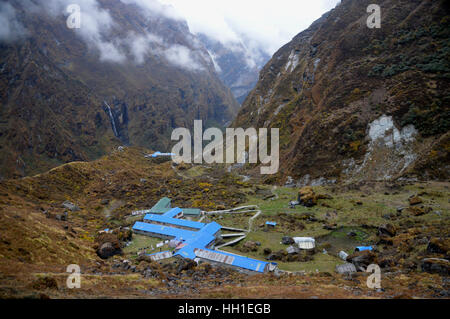 Machhapuchhre Base Camp (MBC) und der Modi Khola-Tal im Annapurna Sanctuary, Himalaya, Nepal, Asien. Stockfoto