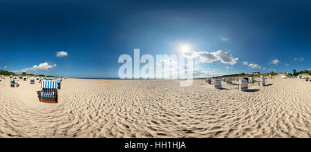 Baltic See Sommer Beach mit Strandkörbe - Sommer Ostseestrand Mit Strandkörben (360 Grad Panorama) Stockfoto