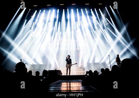 Mailand, Italien. 14. Januar 2017. Die US-amerikanische Rock-Band abgebildet Gree Day auf der Bühne, während sie im Mediolanum Forum in Mailand Assago durchführen. Bildnachweis: Roberto Finizio/Pacific Press/Alamy Live-Nachrichten Stockfoto