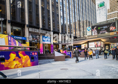 Straße Außenansicht des Madison Square Garden in Midtown Manhattan NYC an einem sonnigen Tag Stockfoto