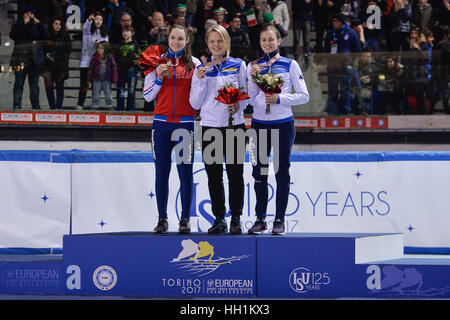 Turin, Italien. 14. Januar 2017. Goldmedaillengewinner, Runde Arianna Fontana (ITA), silberne Medaillenträger Sofia Prosvirnova (RUSS), Bronze Medaillengewinner Lucia Peretti (ITA) Gewinner 1500 Meter Frauen Kategorie während europäische Eisschnelllauf WM Finale in Palavela, Italien. Bildnachweis: Tonello Abozzi/Pacific Press/Alamy Live-Nachrichten Stockfoto