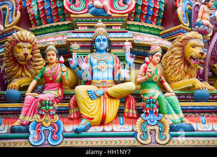 Fragment der Dekorationen der Hindu-Tempel Sri Mariamman in Singapur Stockfoto