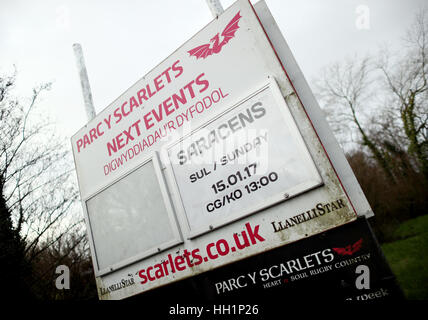 Ein Zeichen Werbung Scarlets Spiel mit Sarazenen vor den Europapokal der Landesmeister, Pool drei match bei der Llanelli Scarlets Parc y. Stockfoto