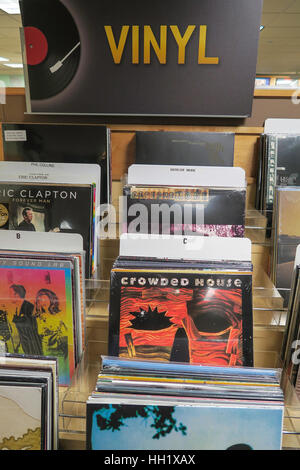 Vinyl Records On Sale, Barnes & Noble, NYC, USA Stockfoto