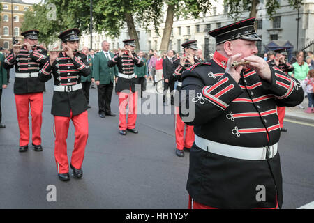 Orange Auftrag Parade durch zentrale London, UK Stockfoto