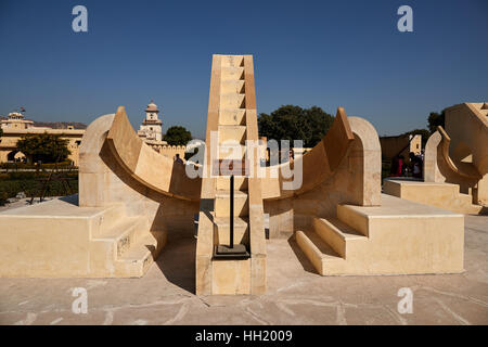 Astronomische Instrumente am Observatorium Jantar Mantar, Jaipur, Indien Stockfoto