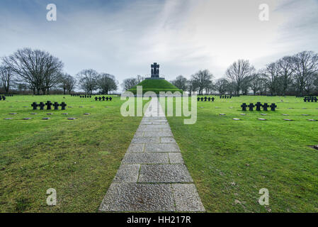 Gefallene Soldaten kreuzt am deutschen Soldatenfriedhof und Gedenkstätte in La Cambe, Normandie, Frankreich. Stockfoto