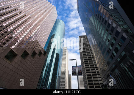 29. Dezember 2015 Houston, Texas: Finanzviertel Hochhaus-Türme gegenseitig reflektieren Stockfoto