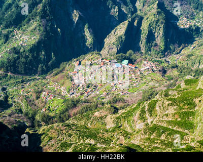 Typische Portugal Stadt auf der Insel Madeira, Luftbild Stockfoto