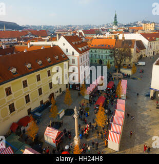Christmas fair Draufsicht vom Rathaus zur Tageszeit Stockfoto