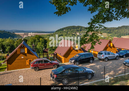 Hütten in der Nähe von Solina Lake Dam, Bieszczady Gebirge, Kleinpolen, Polen Stockfoto