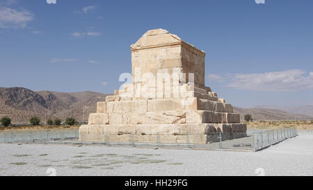 PASARGADAE, IRAN - 8. Oktober 2016: Grab des achämenidischen Königs Kyrus II. in Pasargadae am 8. Oktober 2016 im Iran, Asien Stockfoto