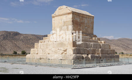 PASARGADAE, IRAN - 8. Oktober 2016: Grab des achämenidischen Königs Kyrus II. in Pasargadae am 8. Oktober 2016 im Iran, Asien Stockfoto