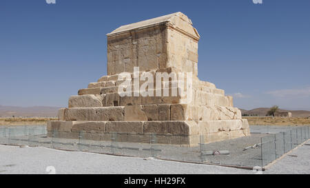 PASARGADAE, IRAN - 8. Oktober 2016: Grab des achämenidischen Königs Kyrus II. in Pasargadae am 8. Oktober 2016 im Iran, Asien Stockfoto