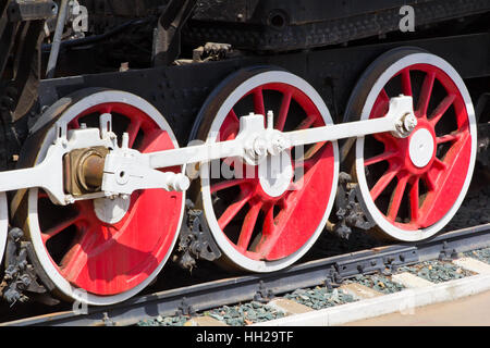 Antiken Stil alten Zug auf rostigen Bahn Stockfoto