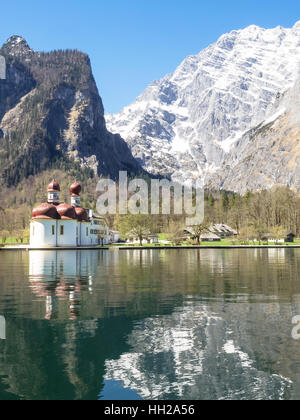 Lake Königssee und Wallfahrt Kirche St. Bartholomae, Bayern, Deutschland Stockfoto