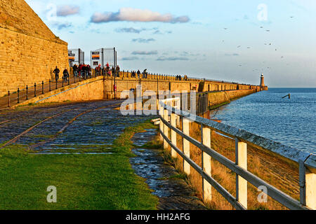 Tynemouth North Pier Winterspaziergang Stockfoto