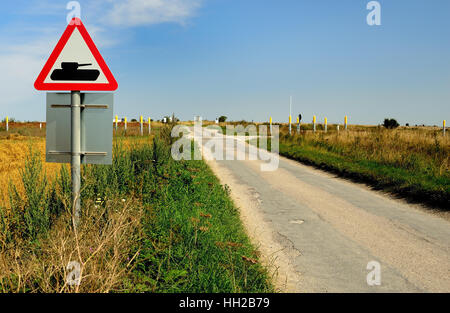 Melden Sie sich an einer Kreuzung Tank auf Truppenübungsplatz Salisbury Plain. Stockfoto