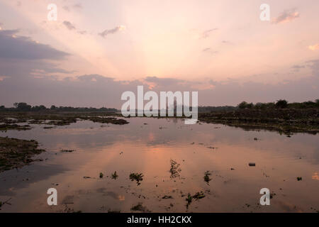 Yamuna Fluß und Taj Mahal Stockfoto