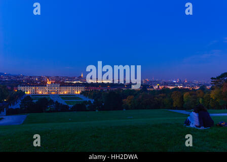 Wien, Wien: Schlosspark Schönbrunn, Blick auf die Burg und auf die Innenstadt, 13., Wien, Österreich Stockfoto
