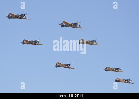 Ein Balbo Spitfires im Formationsflug am IWM Duxford Air Show finale Stockfoto