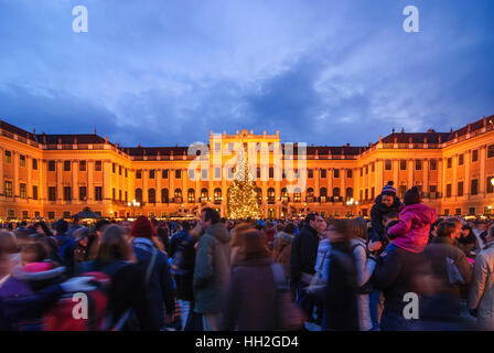 Wien, Wien: Schloss Schönbrunn; Weihnachtsmarkt Christkindlmarkt, 13., Wien, Österreich Stockfoto