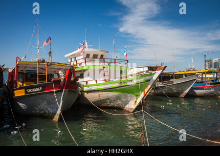 Angelboote/Fischerboote im Hafen, Kota Kinabalu, Malaysia Borneo Stockfoto