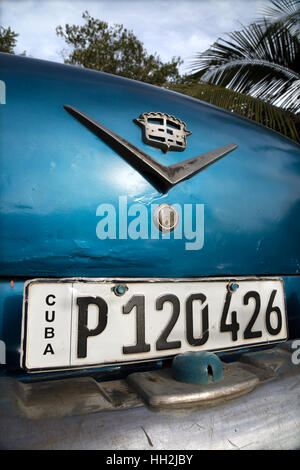 Blau alte amerikanische Auto in Havanna, Kuba Stockfoto