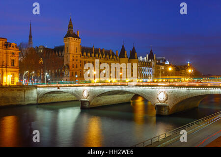 Conciergerie in der Nacht, Paris, Frankreich Stockfoto