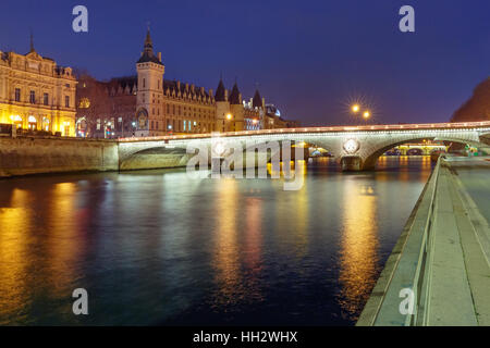 Conciergerie in der Nacht, Paris, Frankreich Stockfoto