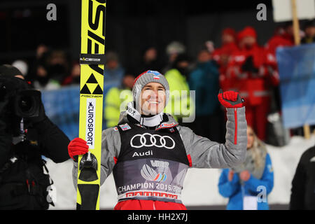 Bischofshofen, Österreich. 6. Januar 2017. Kamil Stoch aus Polen feiert seinen Sieg bei der Vierschanzentournee in Bischofshofen, Österreich, 6. Januar 2017. Foto: Daniel Karmann/Dpa/Alamy Live News Stockfoto