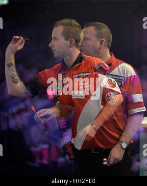 Surrey, UK. 15. Januar 2017. BDO Lakeside World Professional Darts Mens letzte Glen Durrant ENG V Danny Noppert NL Credit: Leo Mason/Alamy Live News Stockfoto