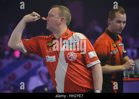 Surrey, UK. 15. Januar 2017. BDO Lakeside World Professional Darts Mens letzte Glen Durrant ENG V Danny Noppert NL Credit: Leo Mason/Alamy Live News Stockfoto