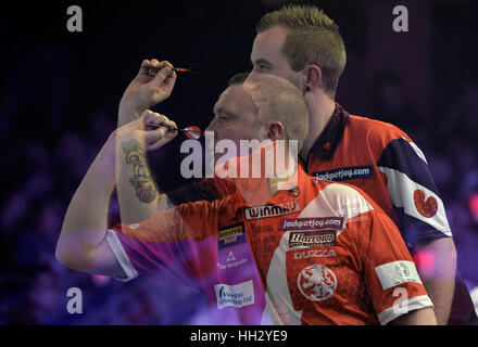 Surrey, UK. 15. Januar 2017. BDO Lakeside World Professional Darts Mens letzte Glen Durrant ENG V Danny Noppert NL Credit: Leo Mason/Alamy Live News Stockfoto