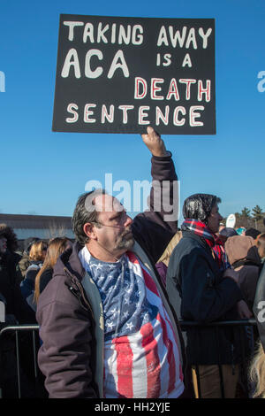 Detroit, USA. 15. Januar 2017. Tausende von Bewohnern der Gegend von Detroit trat ein "sparen Health Care Rally," Teil einer nationalen Aktionstag gegen republikanische Versuch, Obamacare demontieren. Mehrere Mitglieder des Kongresses, einschließlich Senator Bernie Sanders, adressiert die Rallye. ©: Jim West/Alamy Live-Nachrichten Stockfoto