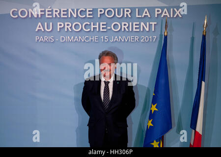 Paris, Frankreich. 15. Januar 2017. Politiker besuchen die Nahost-Friedenskonferenz, Paris, Frankreich. Internationales Gipfeltreffen. 7o Ländern nahmen an dem Gipfel. Luxemburg, Jean Asselborn, Minister für auswärtige Angelegenheiten Credit: Ania Freindorf/Alamy Live-Nachrichten Stockfoto